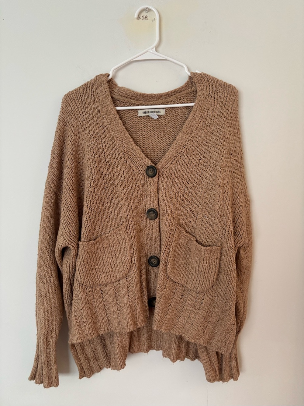 urban outfitters tan chunky knit oversize button cardigan sweater with pockets 🧸